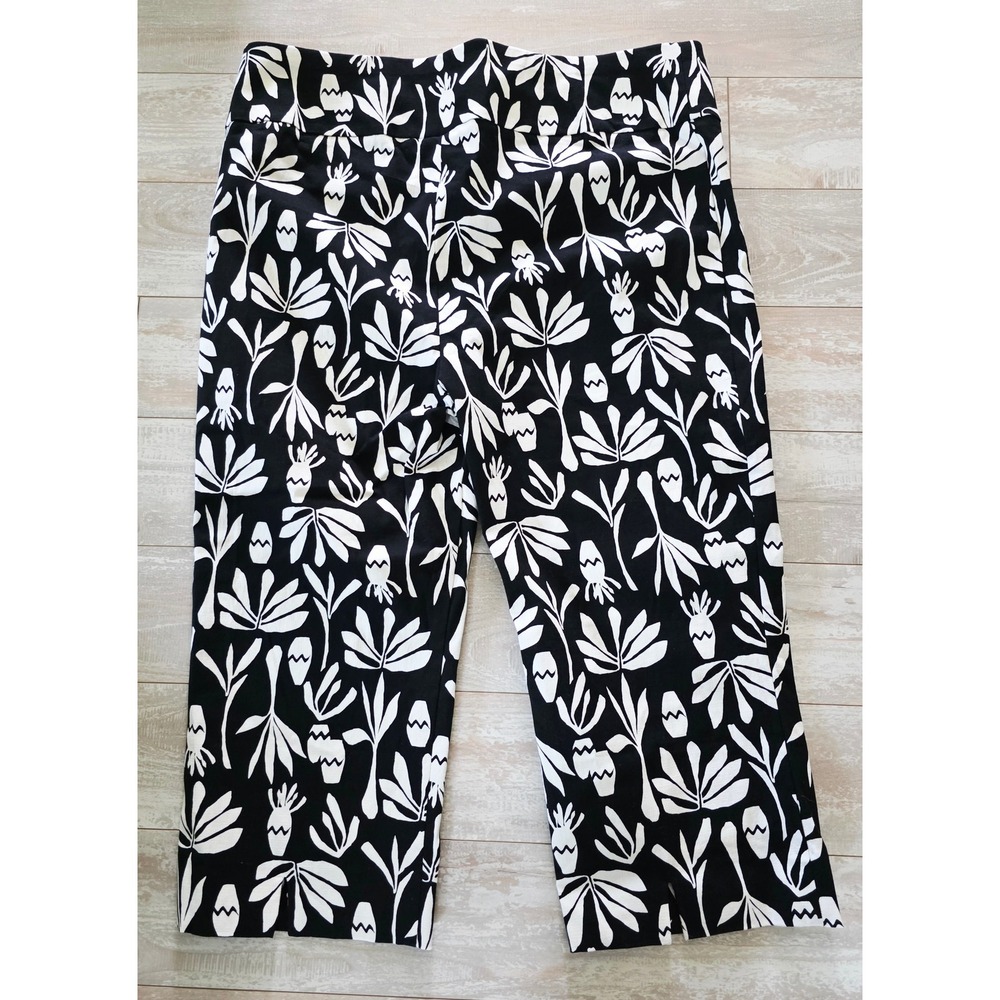 Chico's 3.5 Black/White Leaf Trapunto Cropped Wide Leg Pants 18 1X Pull On NEW - Picture 2 of 8
